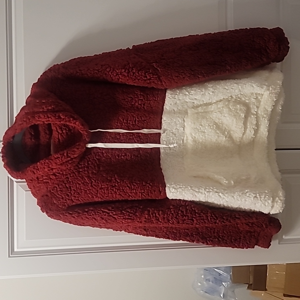 NWOT Fantastic Fawn Cowl Neck Sherpa Pullover Size Large